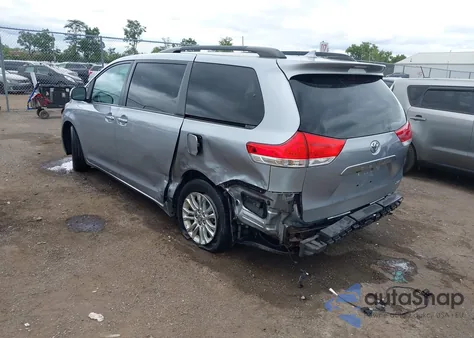 2011 Toyota Sienna Xle V6 z USA, uszkodzony, nr VIN 5TDYK3DC5BS168946